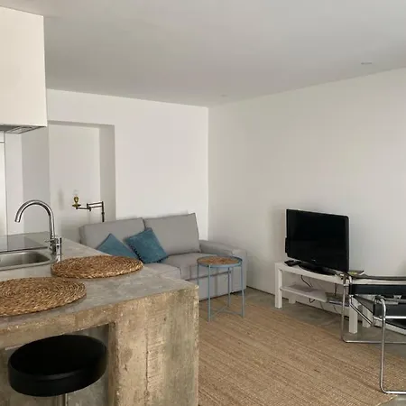 Fran Pacheco 39 Apartment